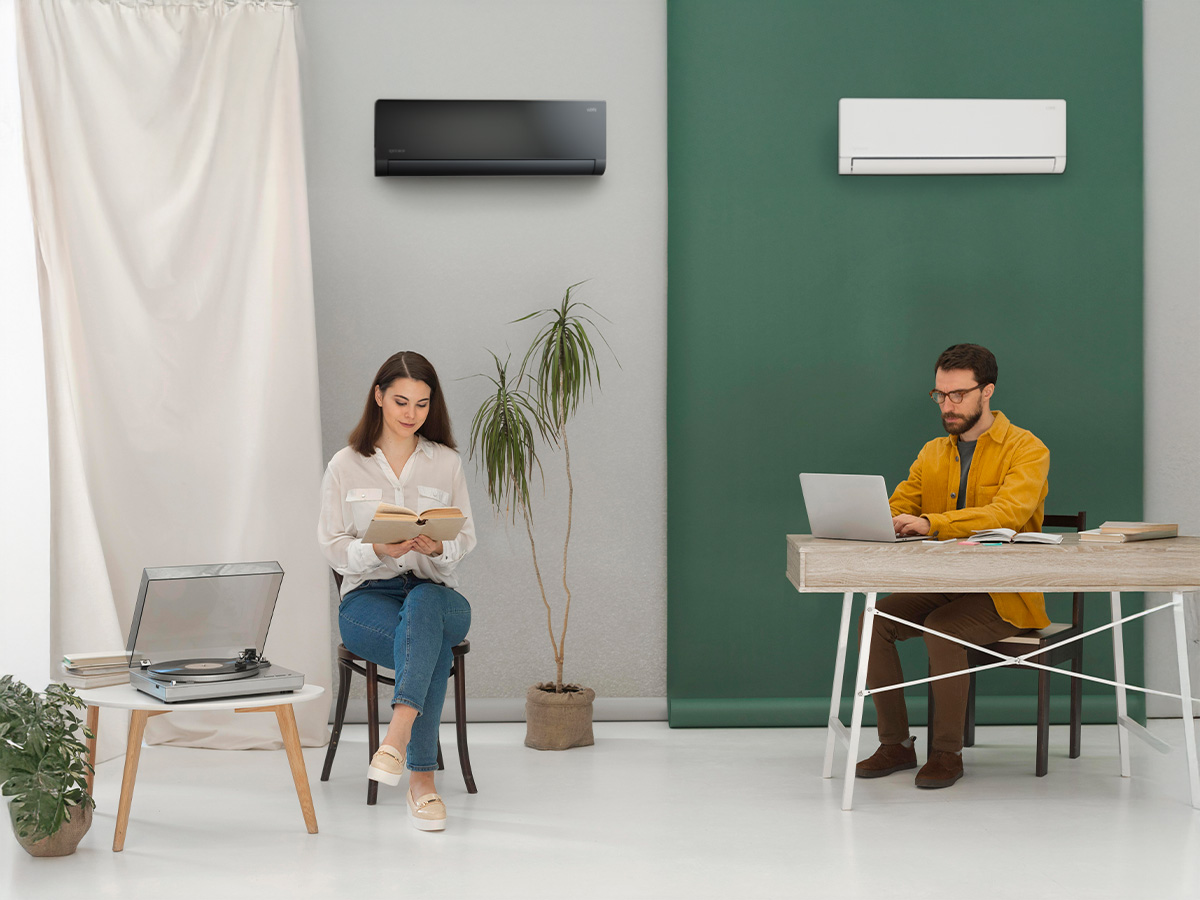 rotenso luve biały i czarny na ścianie w biurze